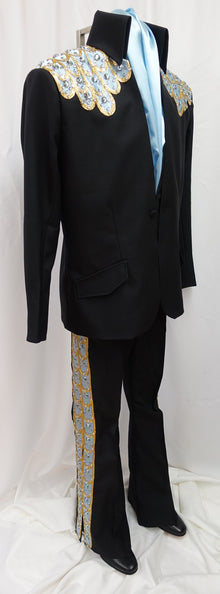 Linda Pro League 🦦 on X: - TheShy: Custom-made suit (unknown price) + Louis  Vuitton Shape 40MM Belt ($635) - JackeyLove: Louis Vuitton Black Monogram  suit (est. $4000?) + Christian Dior Atelier